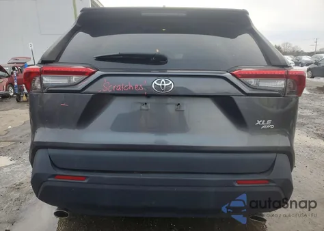 2021 Toyota Rav4 Xle z USA, uszkodzony, nr VIN 2T3P1RFV0MW201563